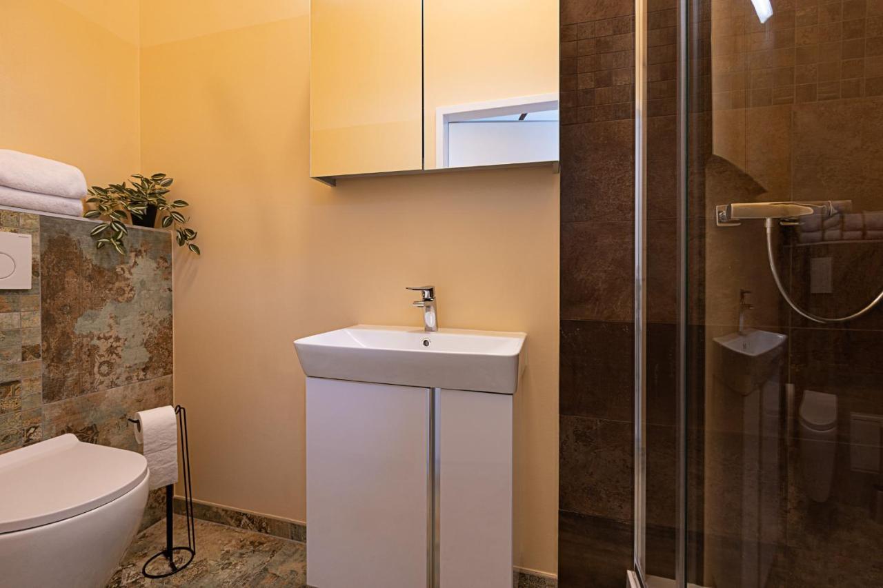 Dettingen an der Erms Fabric Apartments מראה חיצוני תמונה