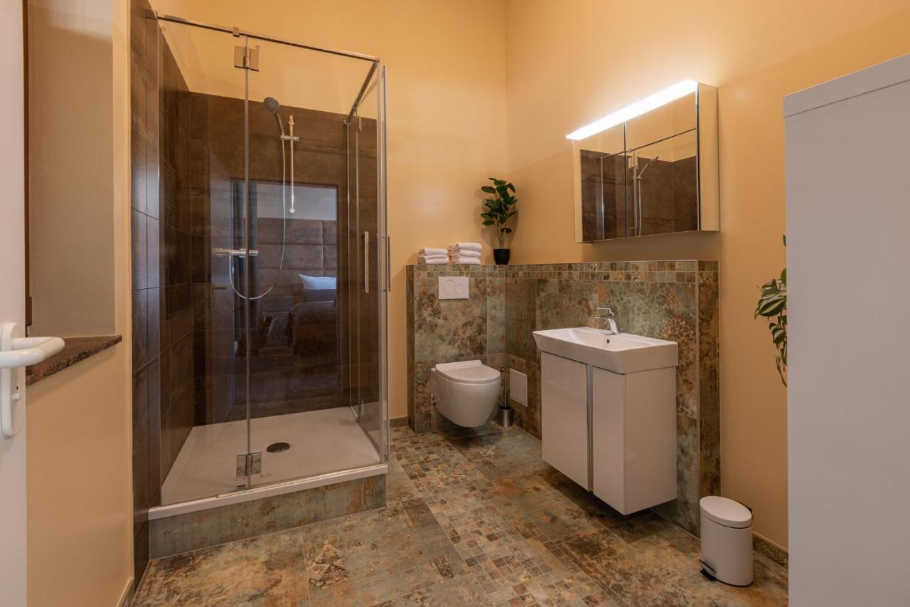 Dettingen an der Erms Fabric Apartments מראה חיצוני תמונה